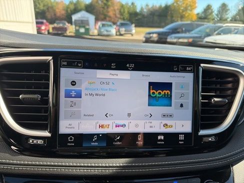 New 2026 Chrysler Pacifica Select image 13