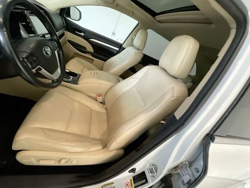 Used 2018 Toyota Highlander XLE AWD/4WD image 11
