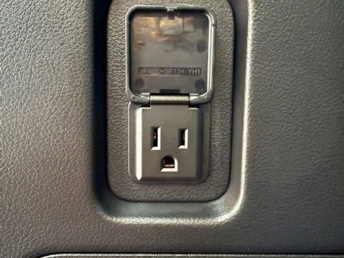 Used 2025 Nissan Armada Platinum Reserve image 13