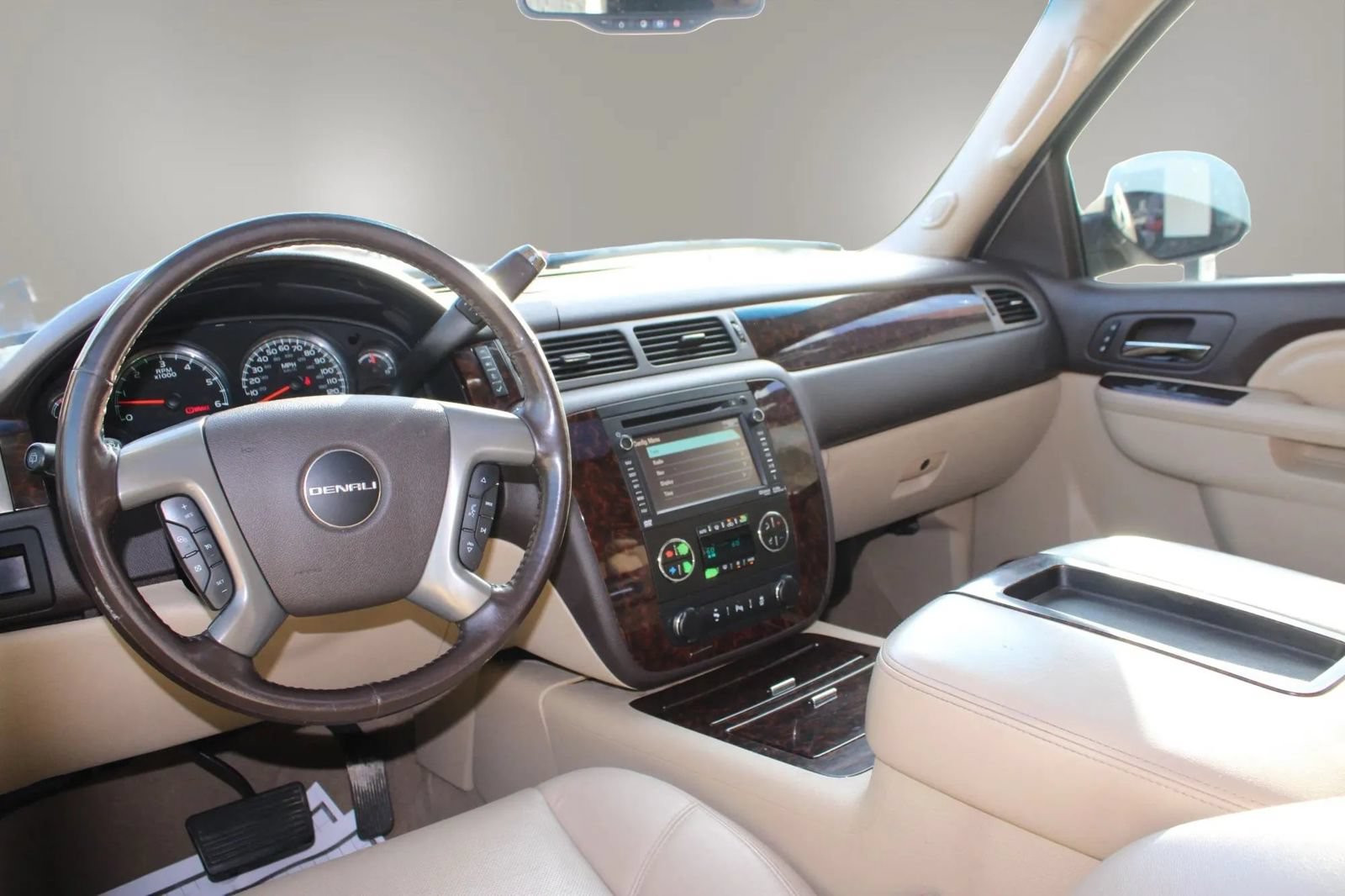 Used 2013 GMC Yukon Denali AWD/4WD image 32