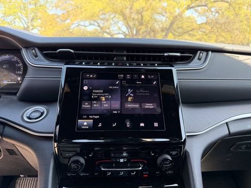 Used 2023 Jeep Grand Cherokee Altitude image 13