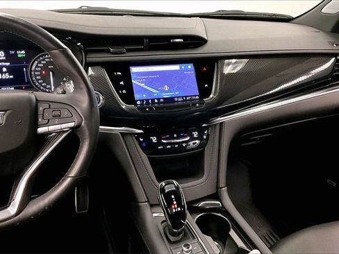 Used 2024 Cadillac XT6 Sport w/ Technology Package image 6