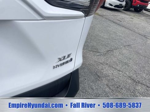 Used 2021 Toyota RAV4 XLE w/ Protection Package (TMS) AWD/4WD image 6
