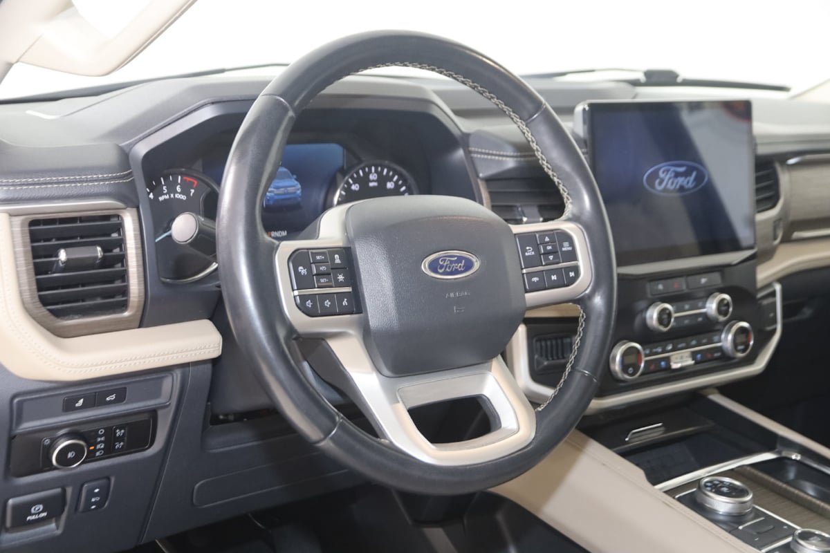 Used 2024 Ford Expedition Limited AWD/4WD image 6