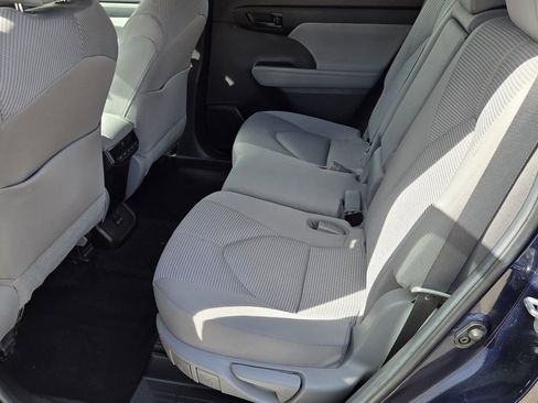 Used 2022 Toyota Highlander LE image 11