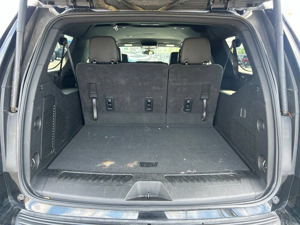 Used 2025 Chevrolet Suburban LT AWD/4WD image 34