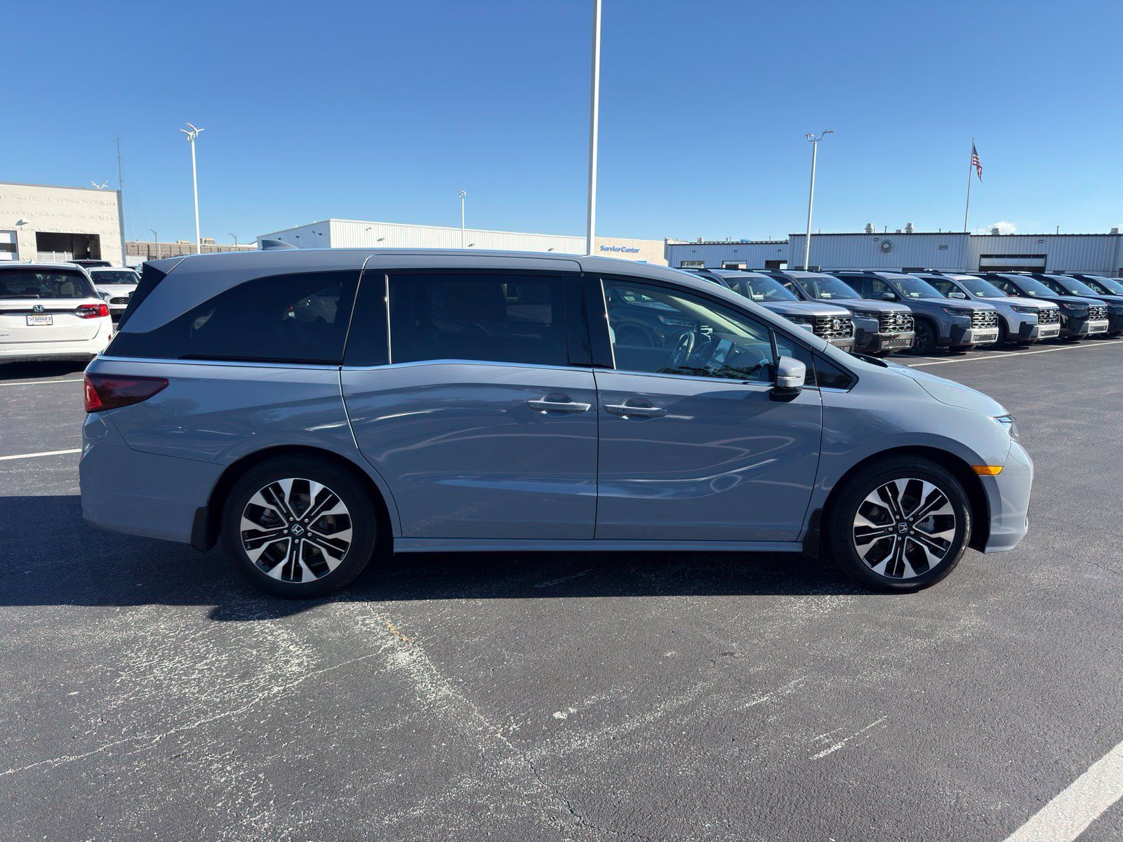 Used 2025 Honda Odyssey Elite image 7