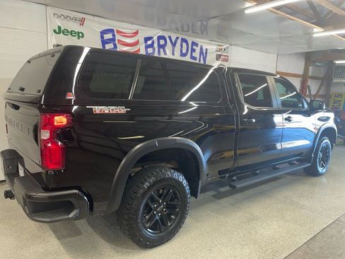 Used 2022 Chevrolet Silverado 1500 LT Trail Boss w/ Convenience Package II image 2