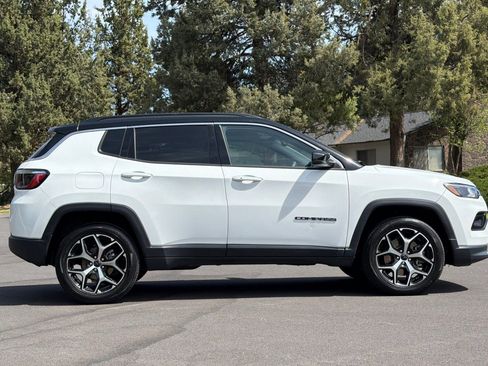 Used 2025 Jeep Compass Limited AWD/4WD image 3