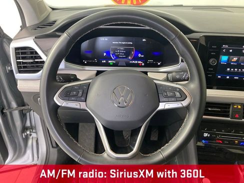 Used 2025 Volkswagen Taos SE AWD/4WD image 8