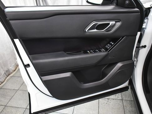 Used 2026 Land Rover Range Rover Velar Dynamic SE AWD/4WD image 9