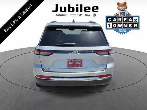 Used 2025 Jeep Grand Cherokee Laredo w/ Luxury Tech Group I AWD/4WD image 3