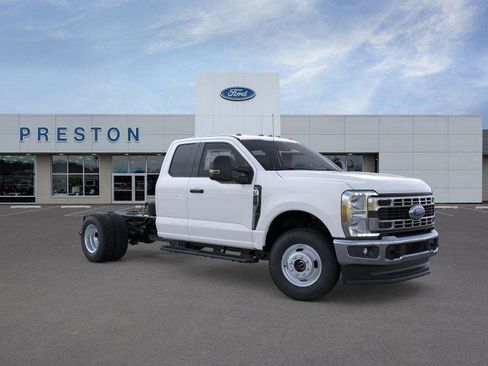 New 2026 Ford F350 XL w/ XL Chrome Package image 7