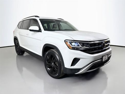 Used 2023 Volkswagen Atlas SE w/ Black Wheel Package FWD image 3