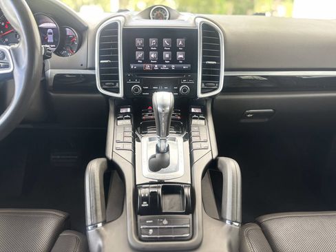 Used 2017 Porsche Cayenne Platinum Edition w/ Premium Package (PJV) image 17