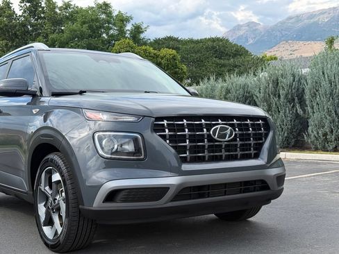 Used 2023 Hyundai Venue SEL w/ Cargo Package FWD image 17