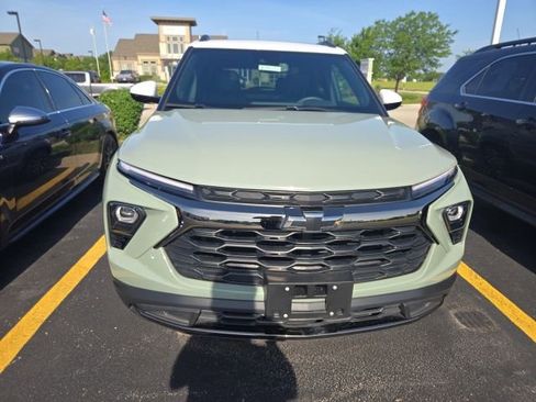 Used 2025 Chevrolet TrailBlazer ACTIV w/ Convenience Package FWD image 2