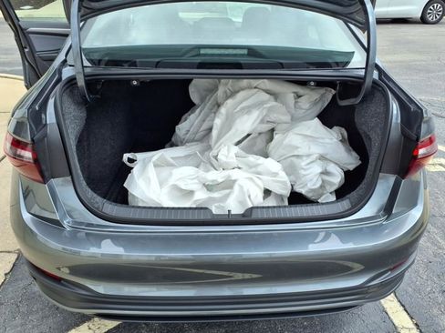 New 2025 Volkswagen Jetta SE FWD image 21