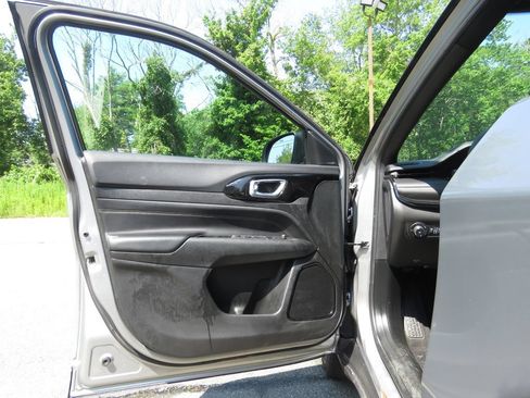 Used 2023 Jeep Compass Latitude w/ Convenience Group AWD/4WD image 9