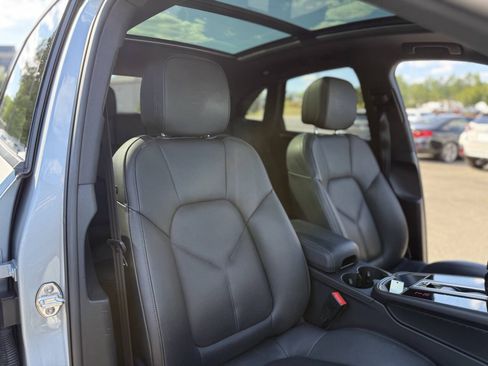 Used 2022 Porsche Macan AWD/4WD image 22