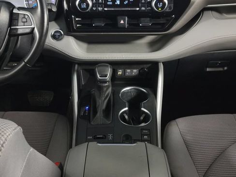 Used 2023 Toyota Highlander LE AWD/4WD image 26