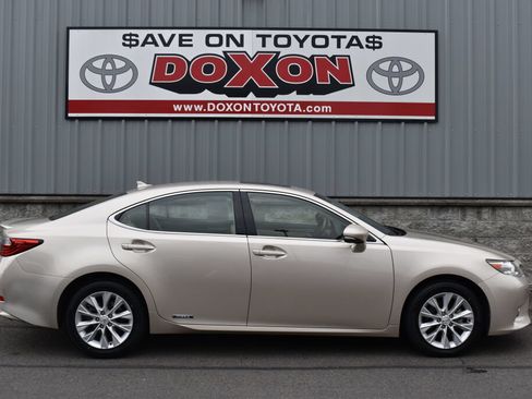 Used 2014 Lexus ES 300h w/ Luxury Package w/Bamboo Trim FWD image 8