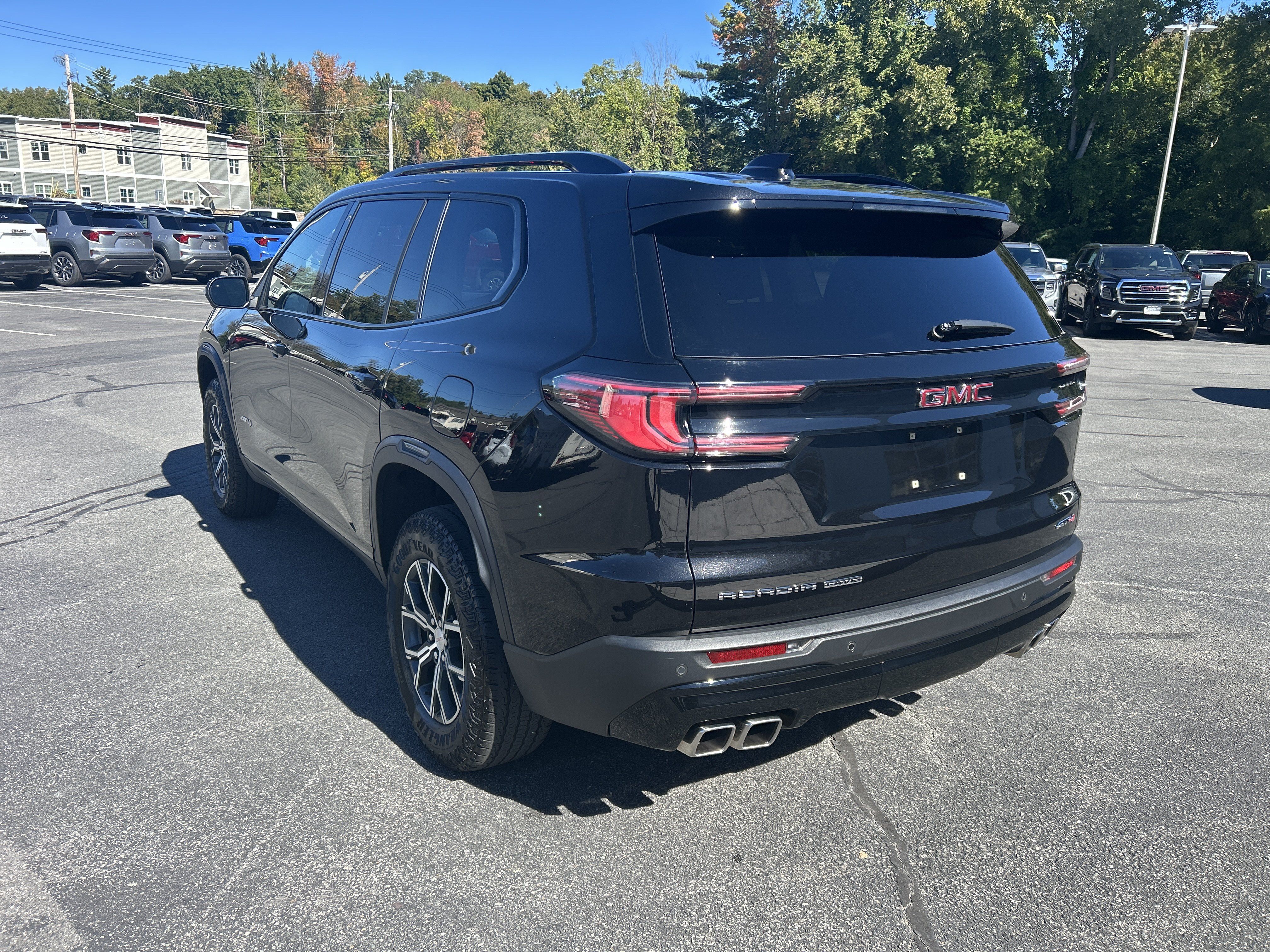 Used 2024 GMC Acadia AT4 w/ Luxury Package AWD/4WD image 6