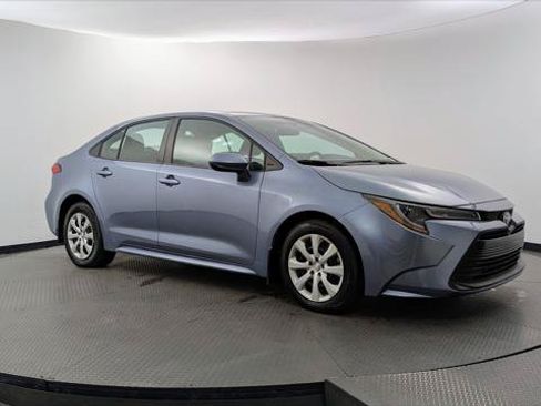 Used 2026 Toyota Corolla LE FWD image 9