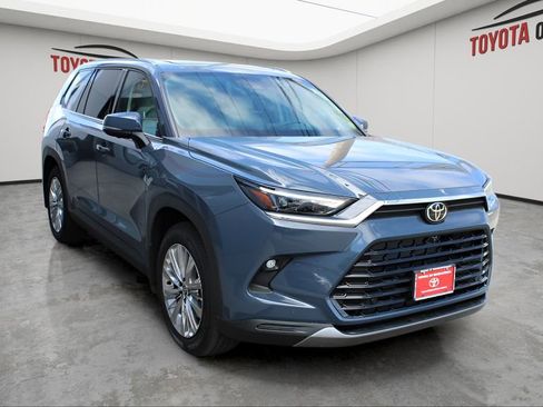 Certified 2026 Toyota Grand Highlander Platinum image 6