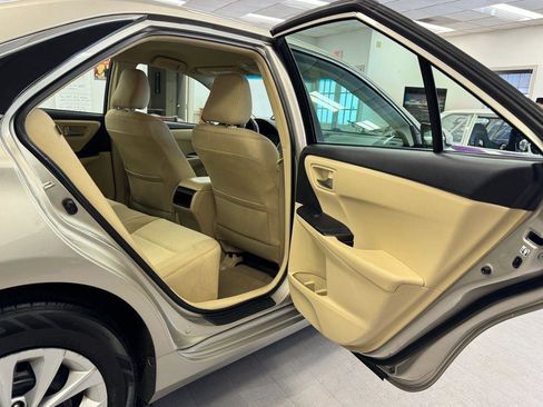 Used 2015 Toyota Camry LE image 20