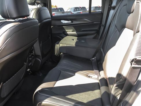 New 2025 Jeep Grand Cherokee Altitude image 15