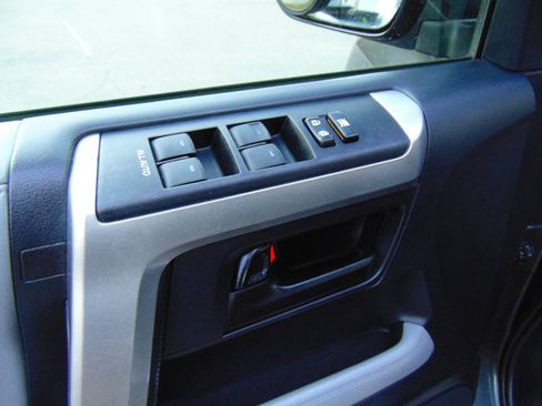 Used 2012 Toyota 4Runner SR5 image 8