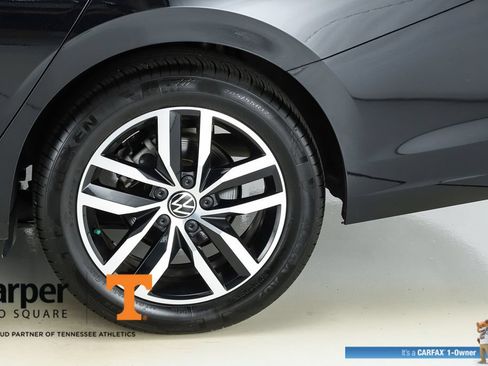 Used 2025 Volkswagen Jetta SE w/ Sunroof Package FWD image 6