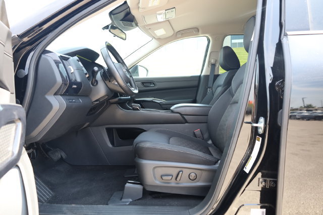 Used 2024 Nissan Pathfinder SV AWD/4WD image 13