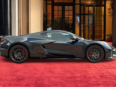 Used 2023 Chevrolet Corvette Z06 RWD image 7