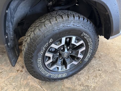 Used 2022 Toyota Tacoma TRD Off-Road image 13