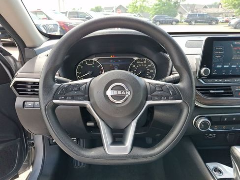 Used 2024 Nissan Altima 2.5 SV FWD image 20