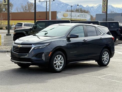 Used 2023 Chevrolet Equinox LT image 3