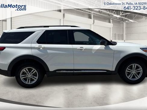 Used 2021 Ford Explorer XLT w/ Equipment Group 202A AWD/4WD image 2