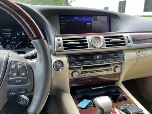 Used 2017 Lexus LS 460 L w/ Ultra Luxury Package RWD image 31