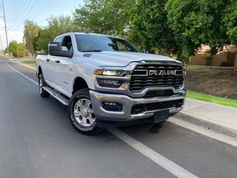 Used 2025 RAM 2500 Big Horn AWD/4WD image 4