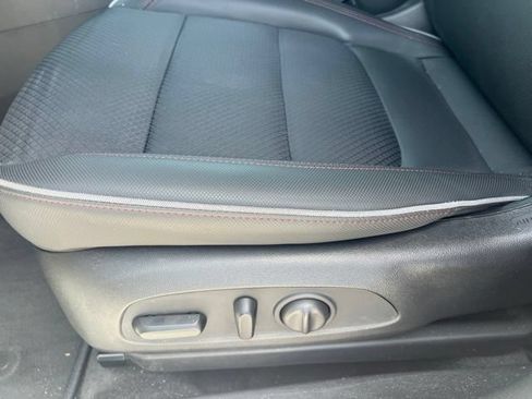 Used 2023 Chevrolet TrailBlazer RS w/ Convenience Package FWD image 9