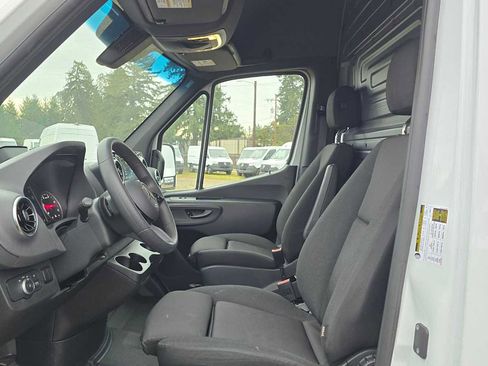 Used 2025 Mercedes-Benz Sprinter 2500 image 22