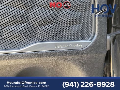 Used 2022 Hyundai Santa Fe SEL w/ Convenience + Premium Package FWD image 16