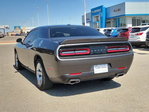 Used 2022 Dodge Challenger SXT RWD image 9