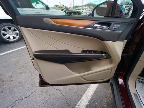 Used 2017 Lincoln MKC Select w/ Select Plus Package image 16