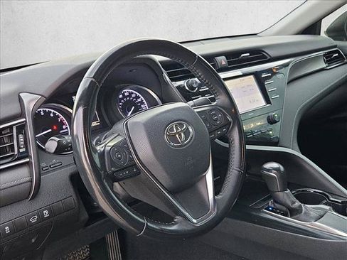 Used 2020 Toyota Camry SE FWD image 7