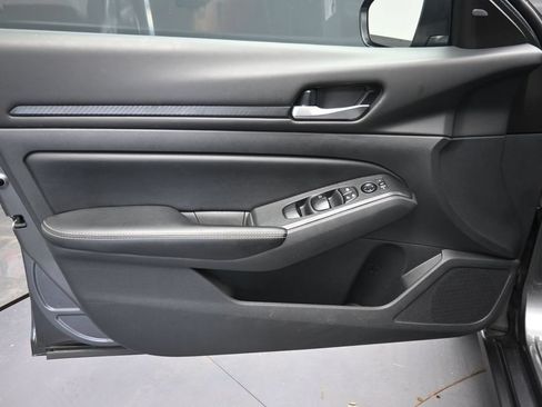 Used 2025 Nissan Altima 2.5 SV FWD image 23