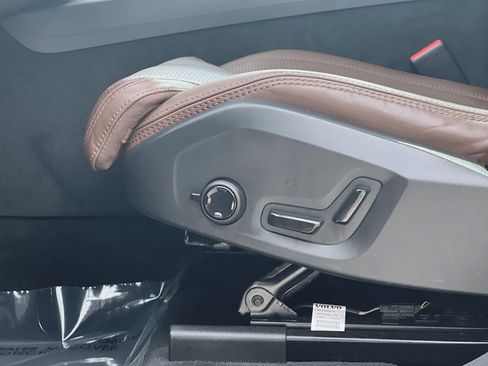 Used 2023 Volvo XC60 T8 Ultimate w/ Protection Package Premier image 22