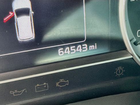 Used 2018 Kia Niro EX FWD image 19